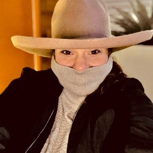 Meet your Posher, Nina